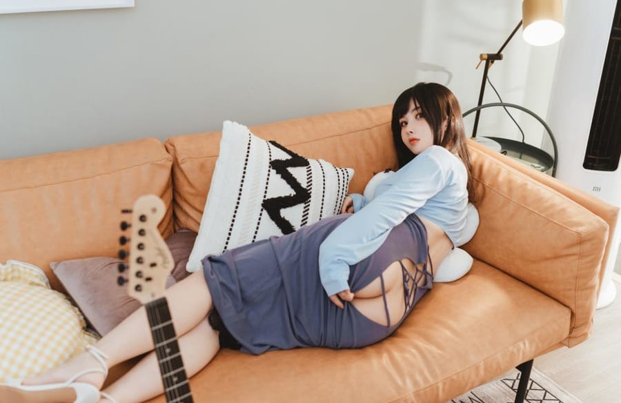 rioko凉凉子 –NO.73 吉他妹妹系带裙[45P1V/1.24GB]-1