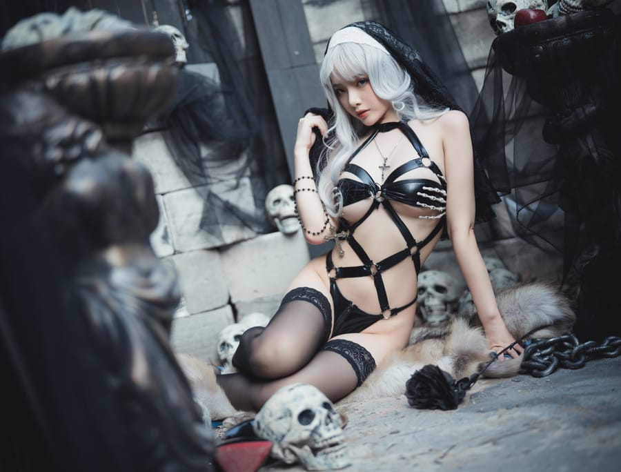 雯妹不讲道理 –NO.46 暗黑修女[28P/403MB]-1