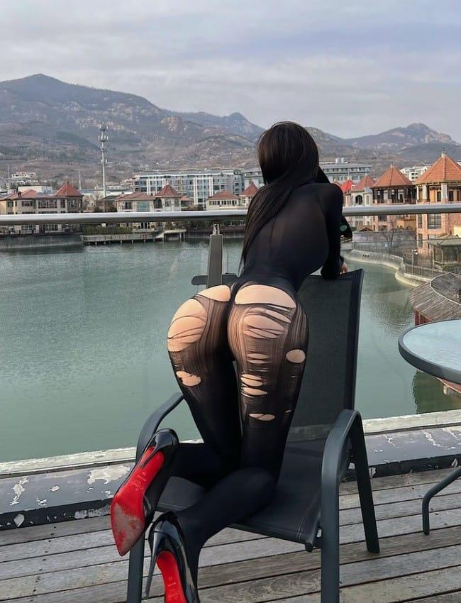 [微密圈]脸红Dearie –户外怼拍 [14P-38MB]-1